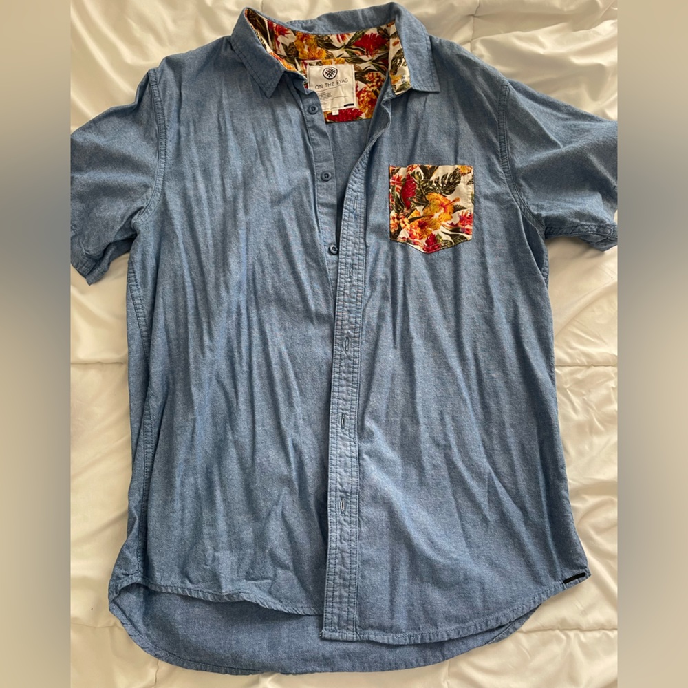 On the Byas Men's Vintage Denim Chambray Short Sleeve Button Down Sz L